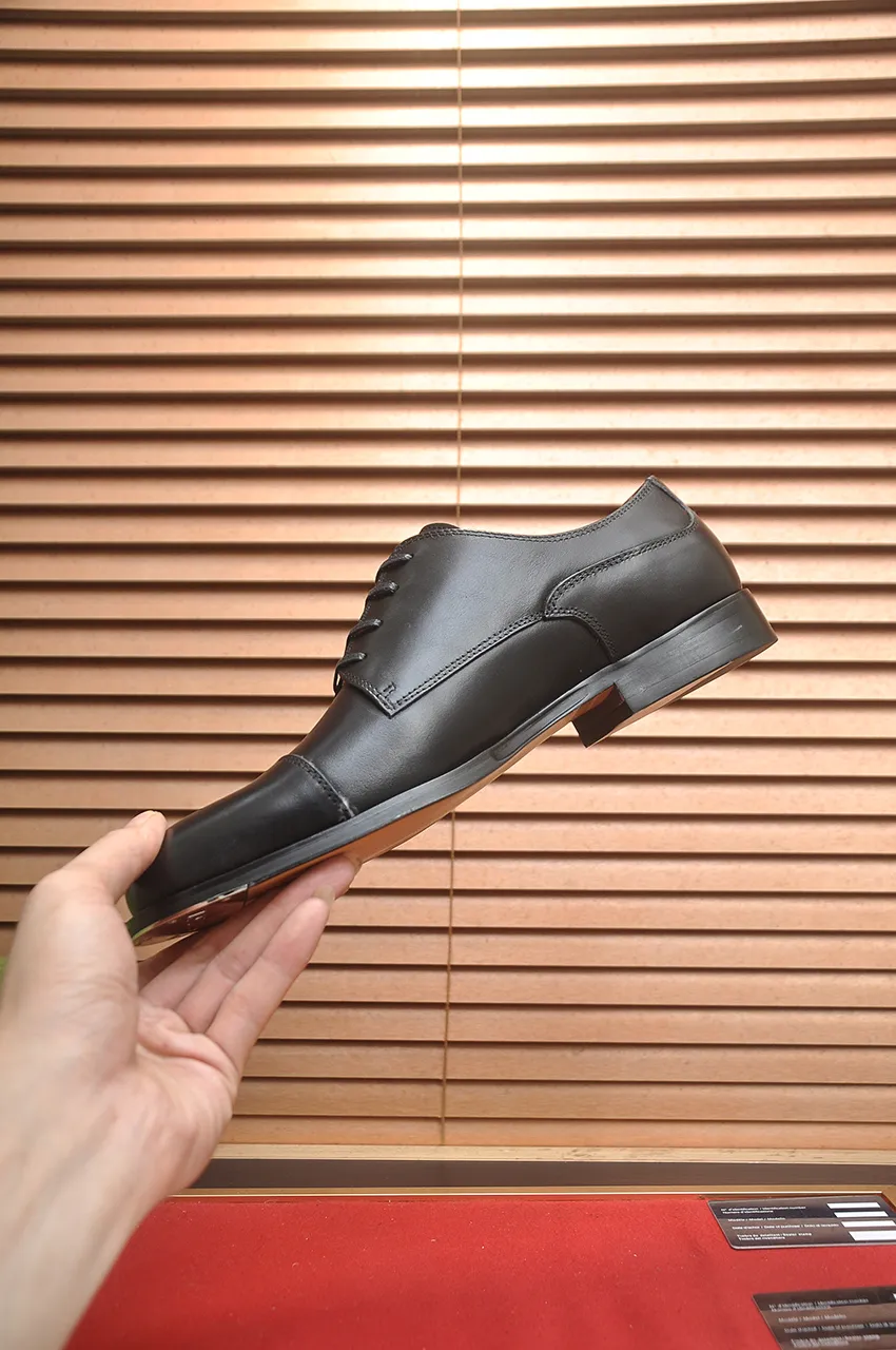 Men's shoes💰660💶 Brand: GUCCI (Gucci) Standard code: Men's code 39/44 (45/46 can be customized) Grade: Same as the official website Original quality Material: Original cowhide Water-dyed cowhide lining Original rubber outsole Style category: Men's fashionable casual leather shoes Distinguished big-name luxury elements top luxury Color: Actual picture